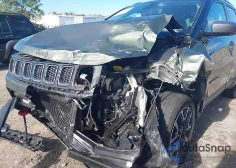 2019 Jeep Compass Trailhawk 4X4 z USA, uszkodzony, nr VIN 3C4NJDDB9KT628649